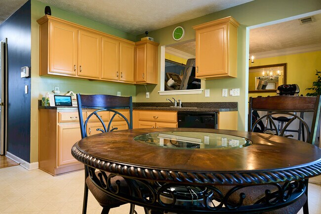 Building Photo - 1308 Kent Manor