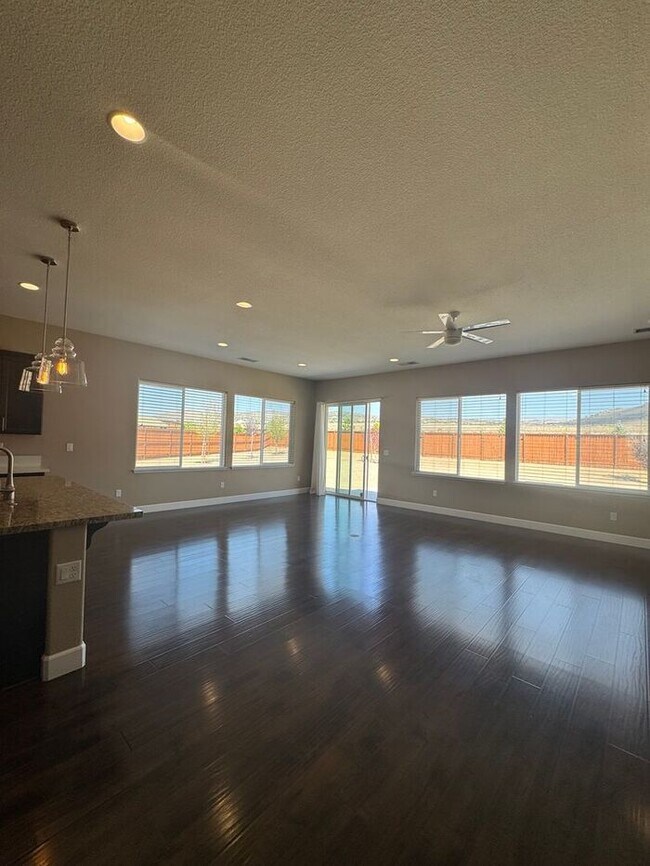 Building Photo - Beautiful Shadow Ridge Home in Spanish Spr...