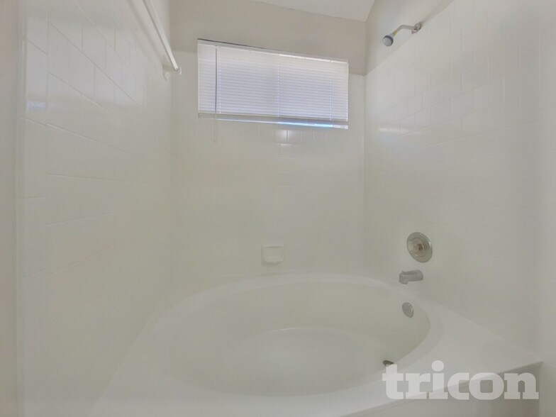 Building Photo - 136 Westport Dr