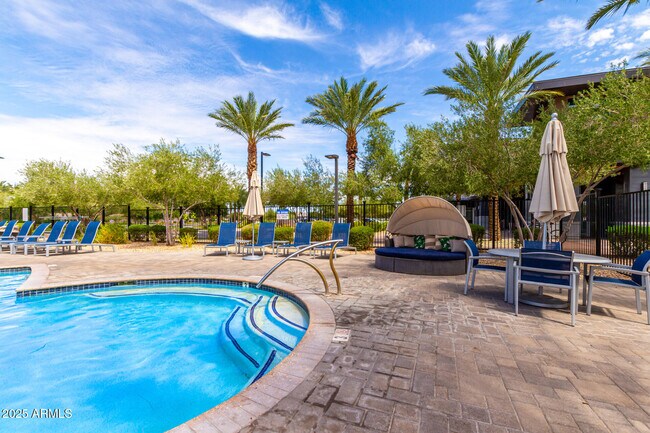 Building Photo - 5747 S Labelle