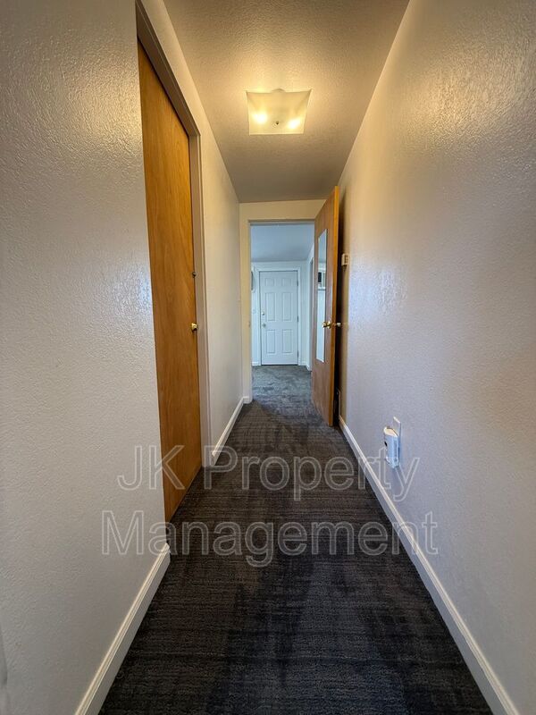 Building Photo - 4000 Ella Ave