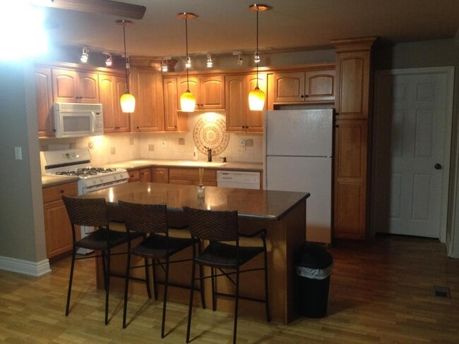 Building Photo - STUNNING 3 BEDROOM HOME IN NOVI COMING SOON!!