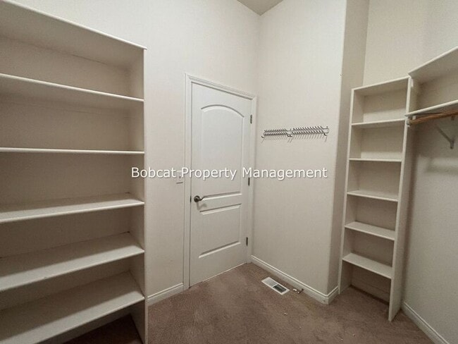 Building Photo - 1626 Evergreen Dr
