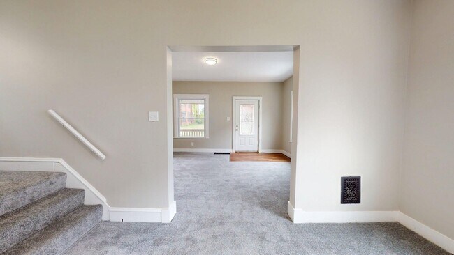 Building Photo - Madison/West Blvd neighborhood: 3 bedroom/1 bath single family home.