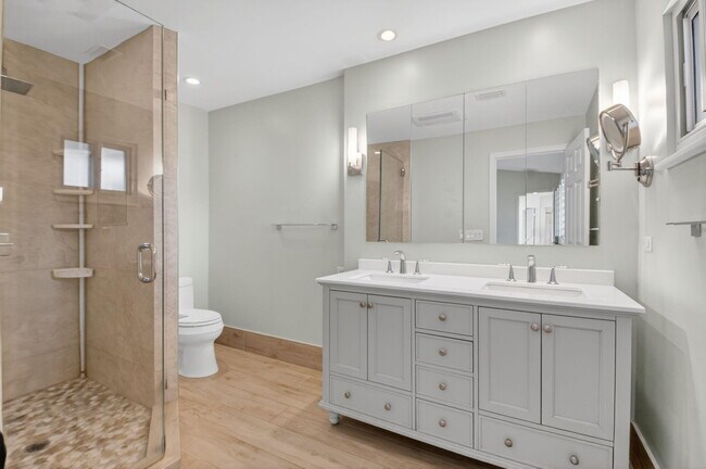 Building Photo - 4517 NW 5th Ave