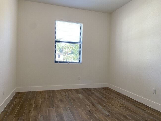 Building Photo - 401 Bella Sol Way