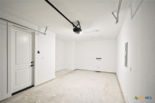 Building Photo - 421 Constance Dr
