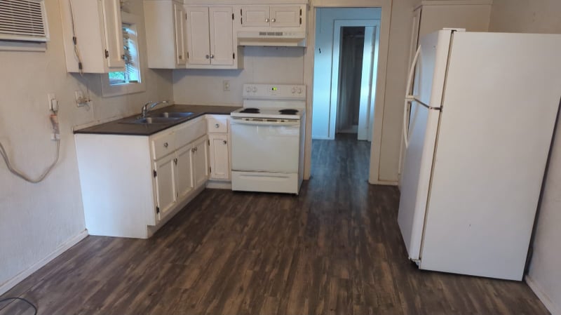 Building Photo - 405 N Clegg St