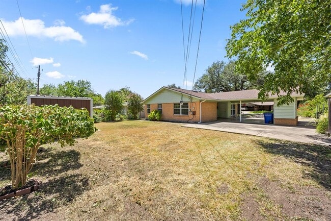 Building Photo - 1702 Ridgemont Dr