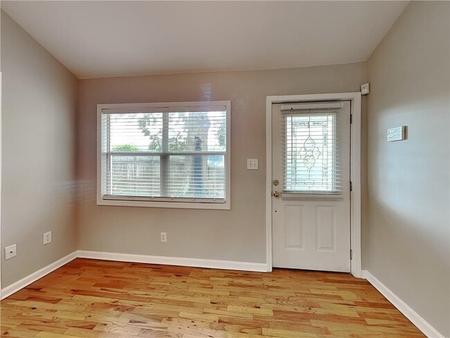 Building Photo - 1501 Stone Gate Ln SE