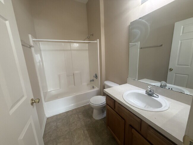 Building Photo - FOR RENT:  3 BEDROOM 2 BATHROOM CONDO LOCATED IN TIMBER RUN