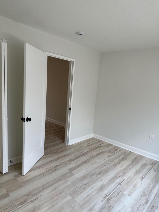 Building Photo - 3 Bed 1 Bath SW DC