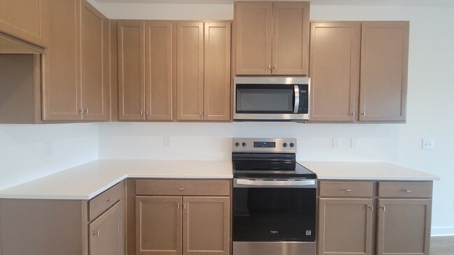 Building Photo - "Charming 3-Bed Oasis with Granite Elegance on Discovery Point Drive!"