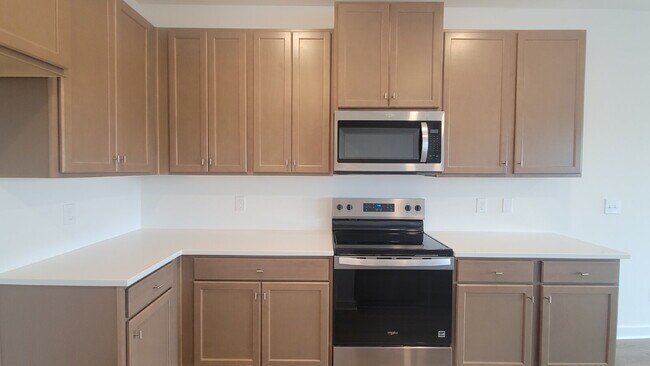 Building Photo - One fee month with 18-month lease!!! "Charming 3-Bed Oasis with Granite Elegance on Discovery Poi...