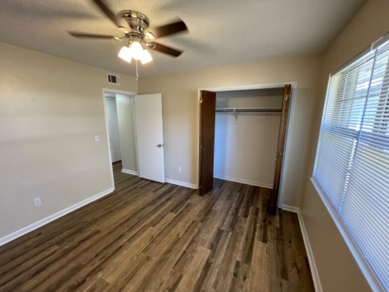 Building Photo - 85 7th St