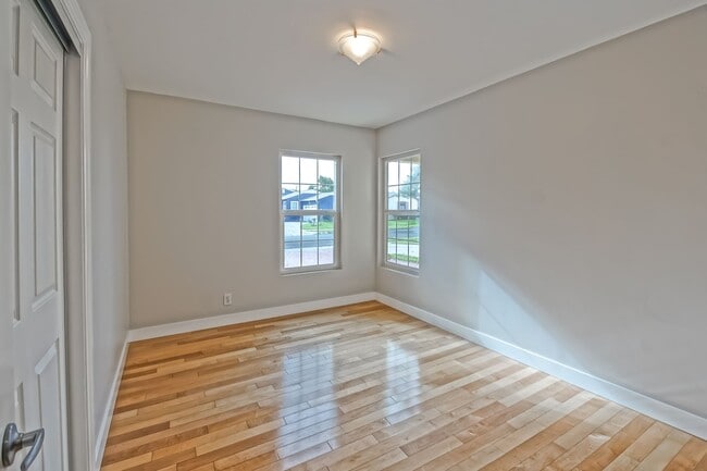 Building Photo - NEWLY REMODELED, BRIGHT & AIRY HOLLYGLEN HOME W/ REAR YARD/PATIO, 2 LIVING AREAS & BRAND NEW KITC...