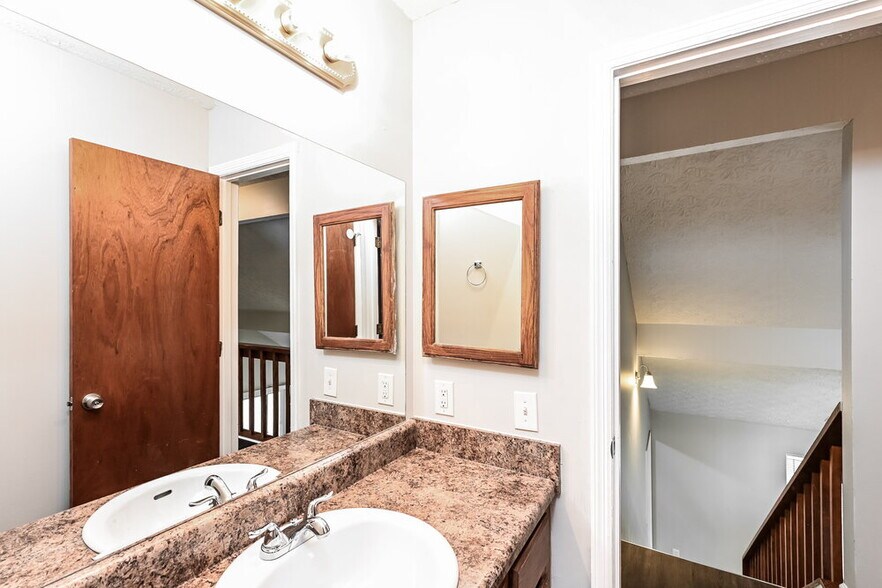 Building Photo - 2085 Corners Circle Trce