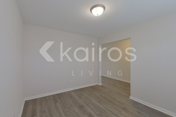 Building Photo - 14 Red Oak Dr.