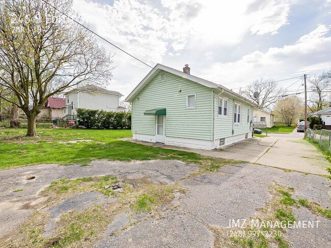 Building Photo - 245 S Edith St