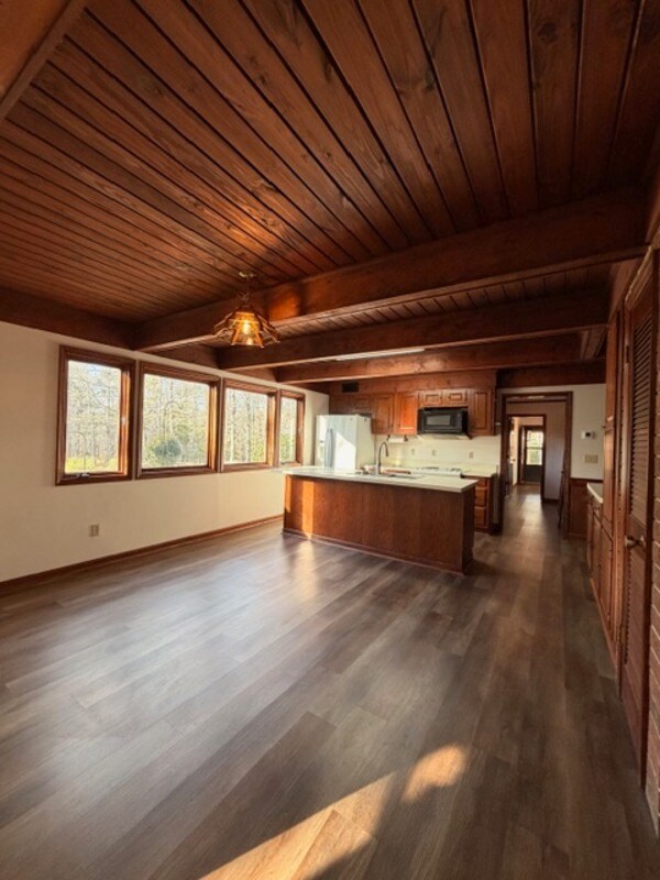 Building Photo - 250 Running Deer Rd