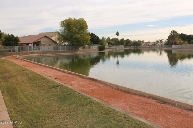 Building Photo - 11217 W Edgemont Ave