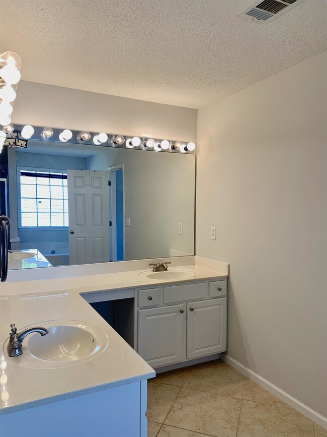 Building Photo - 485 Chippenham Ct