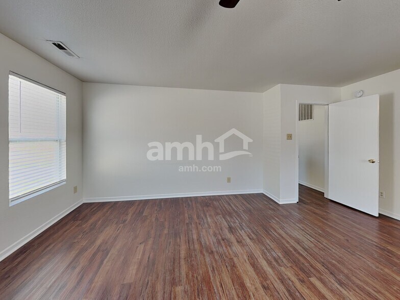 Building Photo - 10155 Cumberland Pointe Blvd