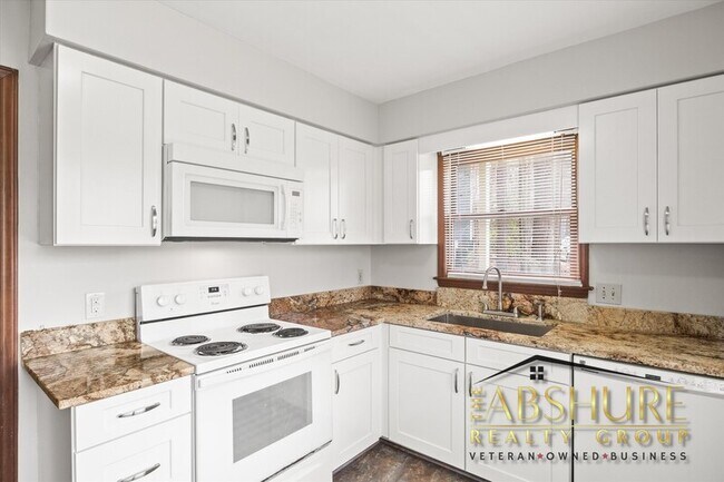 Building Photo - 5537 Kaplan Dr
