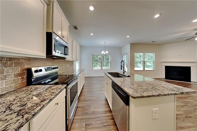 Building Photo - 435 Shady Glen