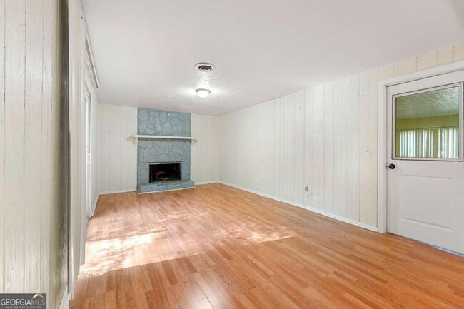 Building Photo - 1069 Martin Rd