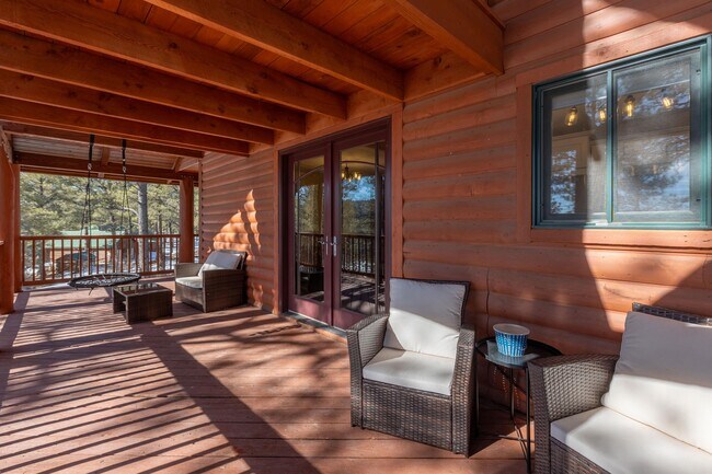 Building Photo - 1810 Shenandoah Dr