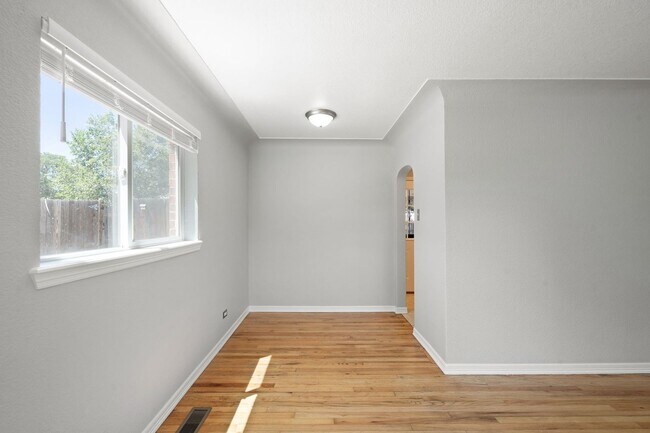 Building Photo - 3021 Olive St