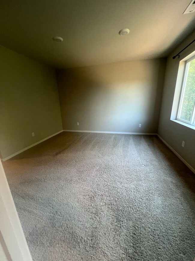 Building Photo - Bremerton Townhouse in Illahee Springs for...
