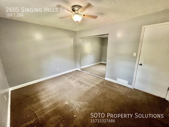 Building Photo - 2605 Singing Hills Dr