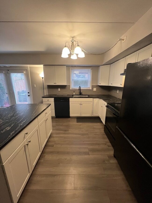 Building Photo - Beautiful 3 Bedroom House