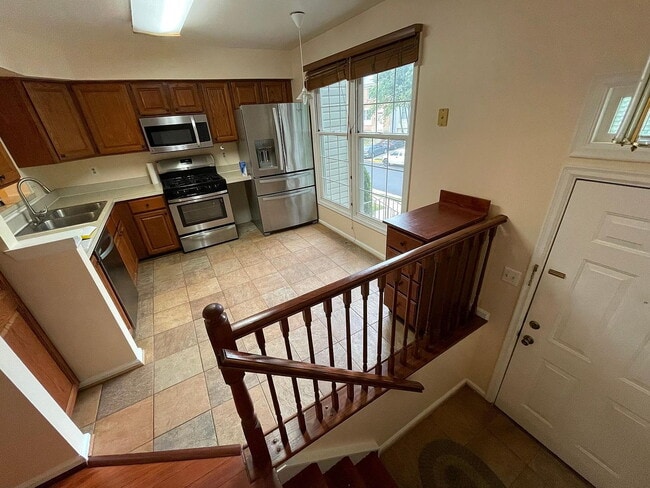 Building Photo - SINGLE FAMILY HOME.