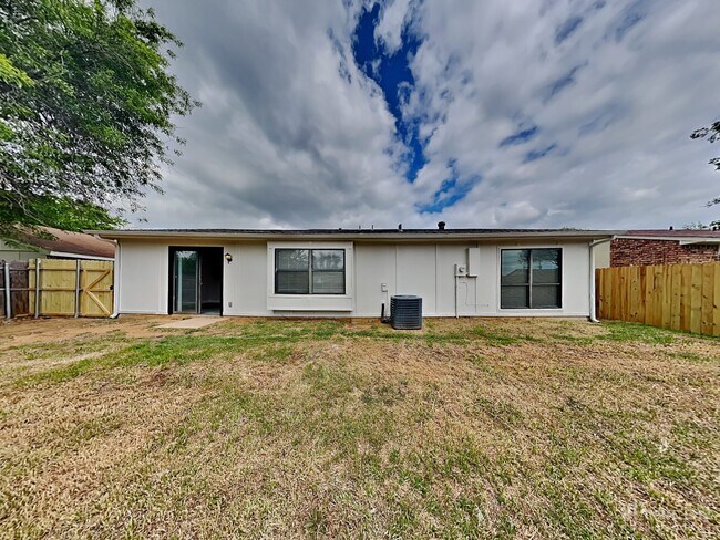 Building Photo - 7940 Bermejo Rd