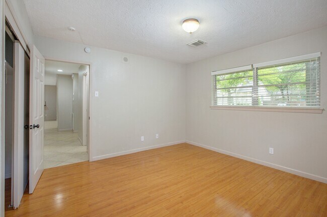 Building Photo - 10825 Long Shadow Ln