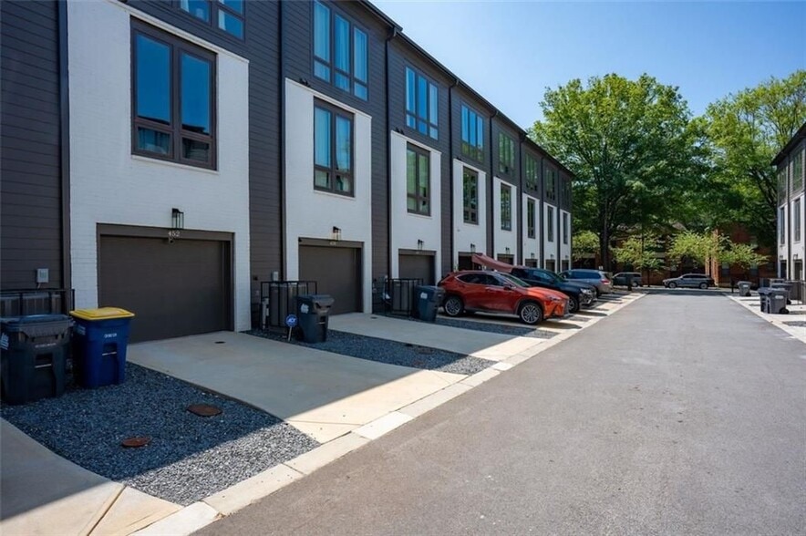 Building Photo - 452 Latta St NE