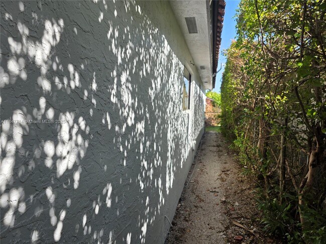Building Photo - 10629 SW 68th Terrace