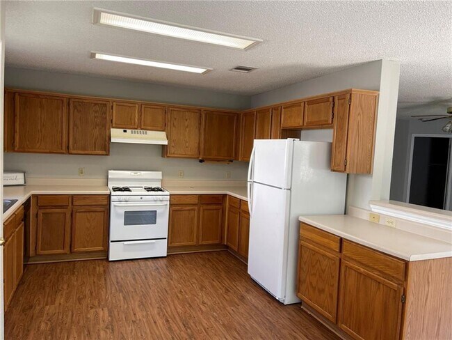 Building Photo - 1707 Timberwood Dr