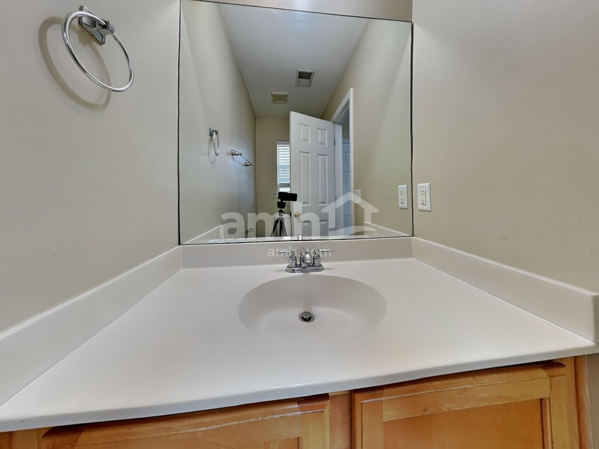 Building Photo - 210 Flat Rock Ter