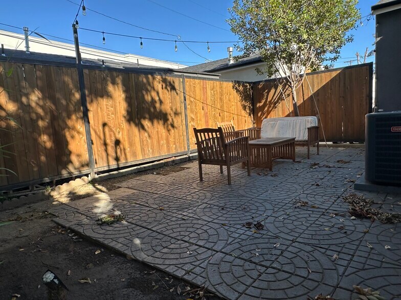 Building Photo - 8525 Hargis St