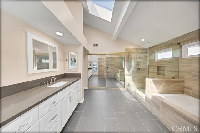 Building Photo - 11 Recodo