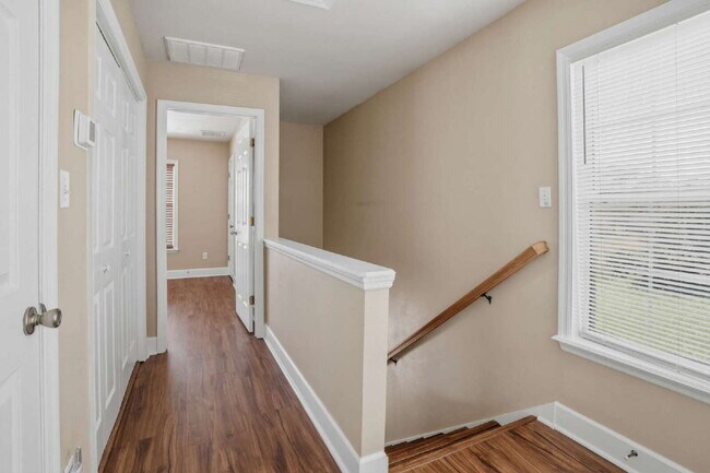 Building Photo - Beautifully Renovated 3 BD 3 BA Single Family Home Near Florida State University Campus.