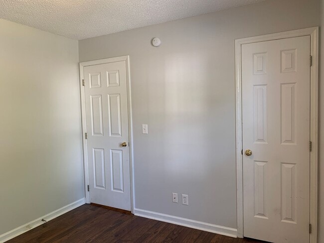Building Photo - Clayton Ranch, 3 Bedrooms, Large Yard, App...