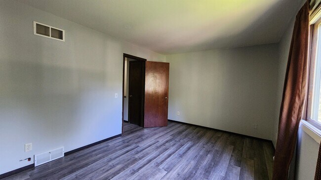 Building Photo - 3806 Sunbrook Rd