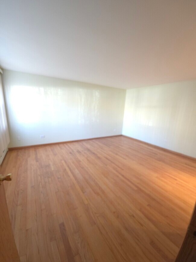 Building Photo - 3707 Clarence Ave