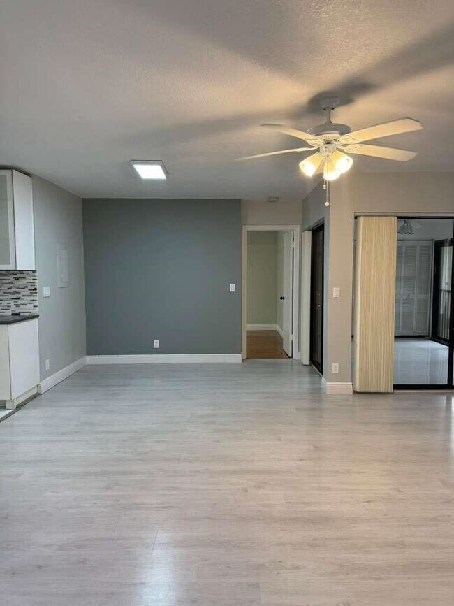 Building Photo - 3167 Cocoplum Cir