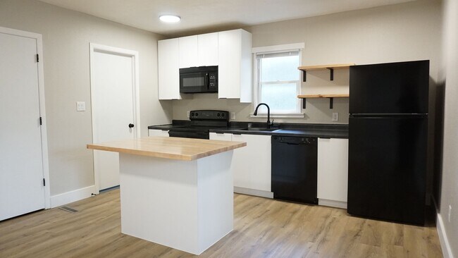 Building Photo - Charming Fully Remodeled Home with 4 Garage Stalls & Park Access in Central Minot